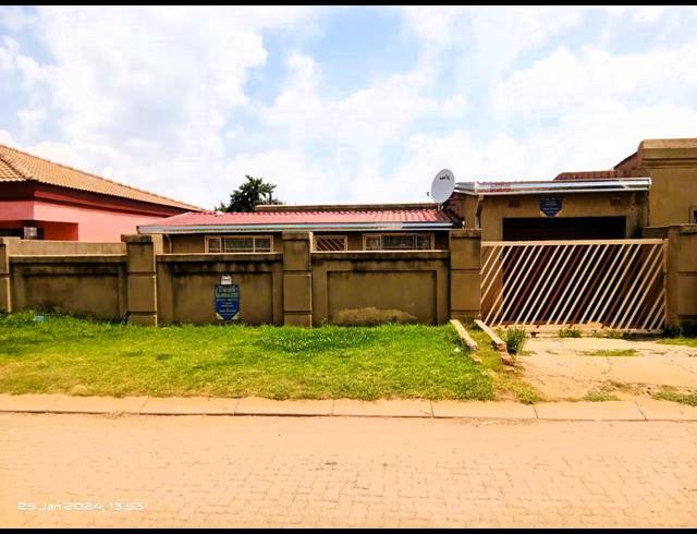 2 BEDROOM HOUSE SOLD IN TSAKANE CENTRAL